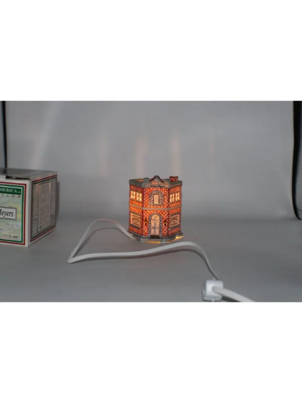 Lighted Light Home Town America Heilig & Meyers 1993 Home Furnishings Building